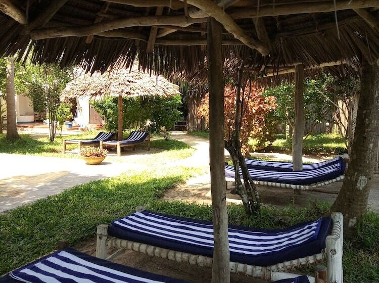 בית מלון כפרי Laguna Palace Michamvi Kae