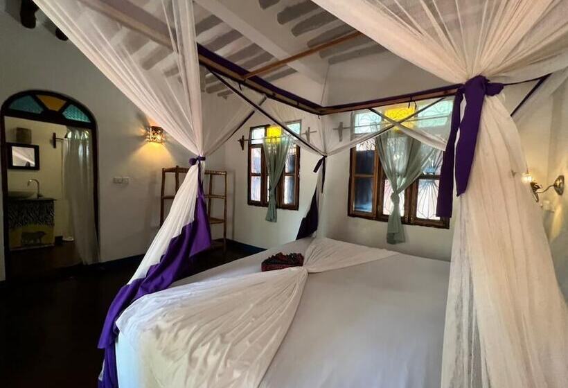 בית מלון כפרי Laguna Palace Michamvi Kae