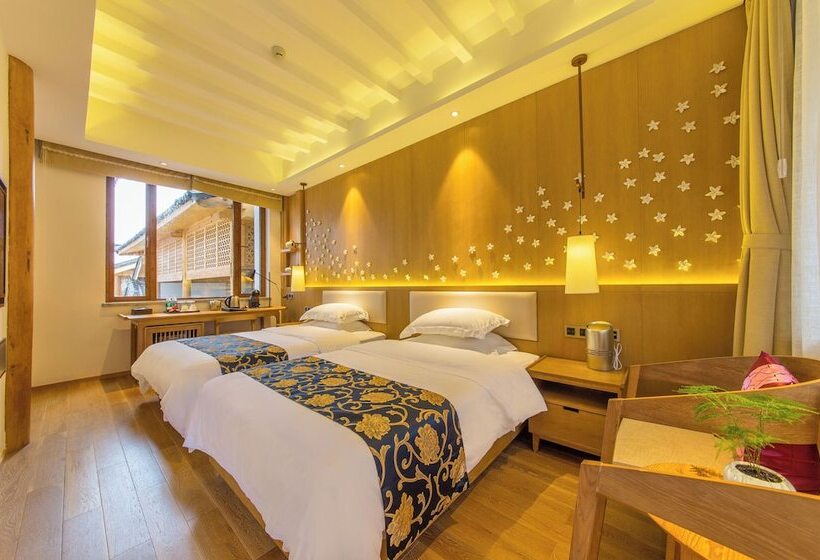 Отель Lijiang Flavor Holiday Courtyard
