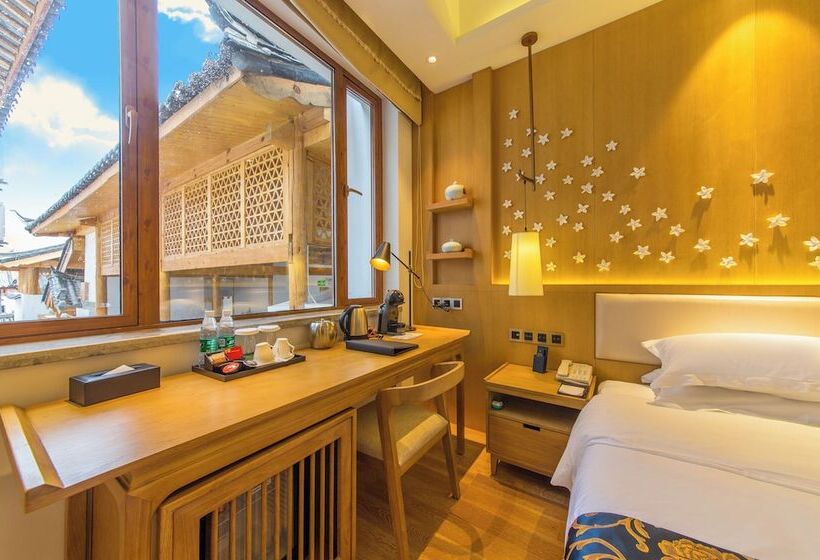 Отель Lijiang Flavor Holiday Courtyard