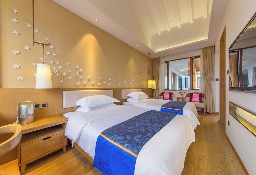 Отель Lijiang Flavor Holiday Courtyard