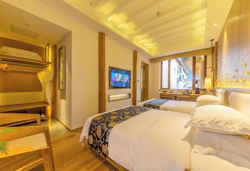 Отель Lijiang Flavor Holiday Courtyard