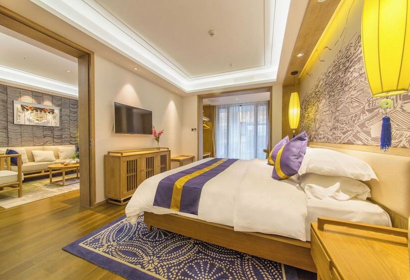 Отель Lijiang Flavor Holiday Courtyard