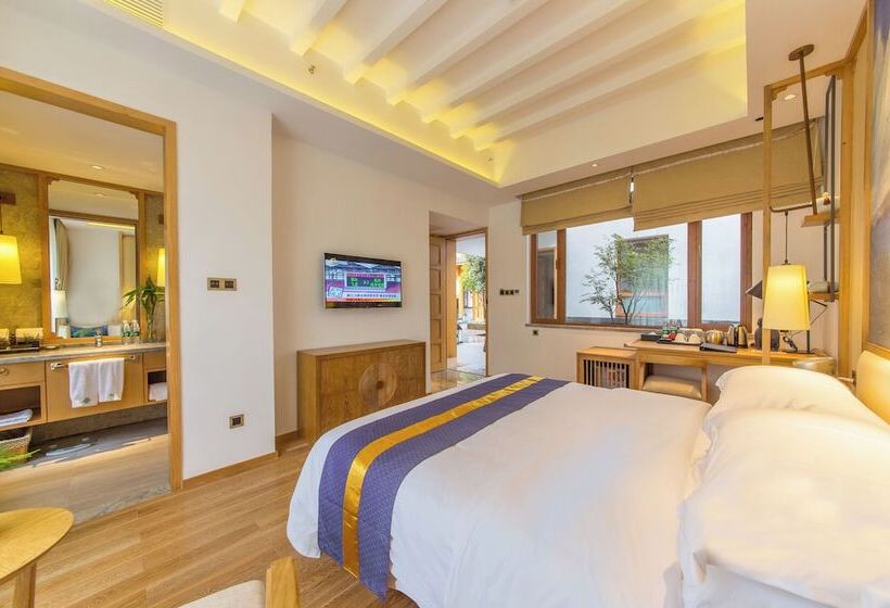 Отель Lijiang Flavor Holiday Courtyard