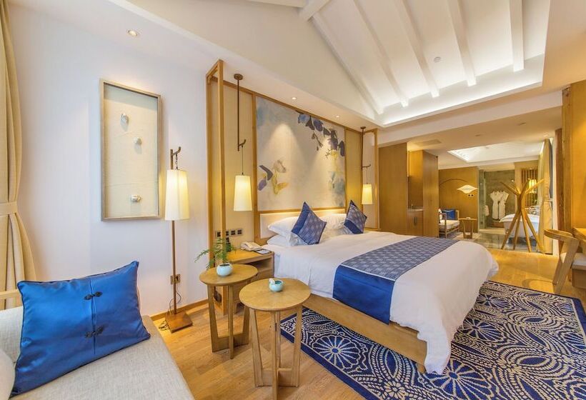 Отель Lijiang Flavor Holiday Courtyard