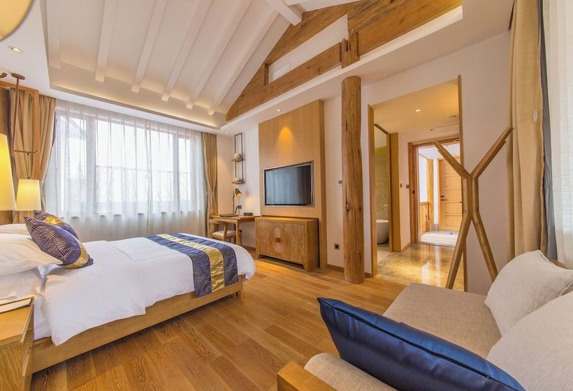 Отель Lijiang Flavor Holiday Courtyard