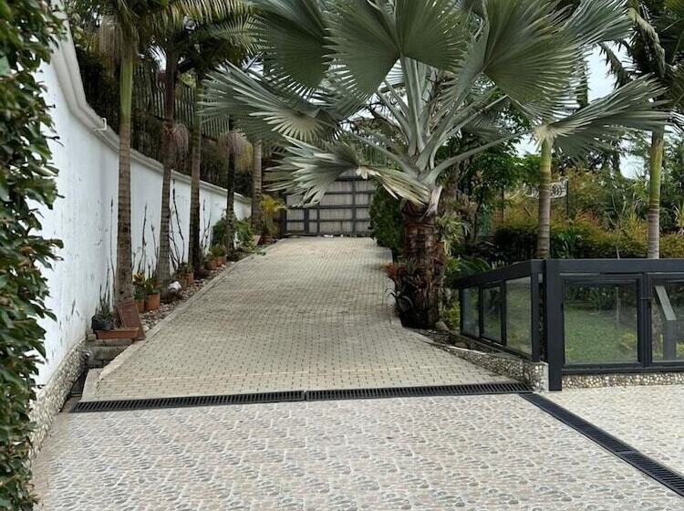 Отель Loma Encantada