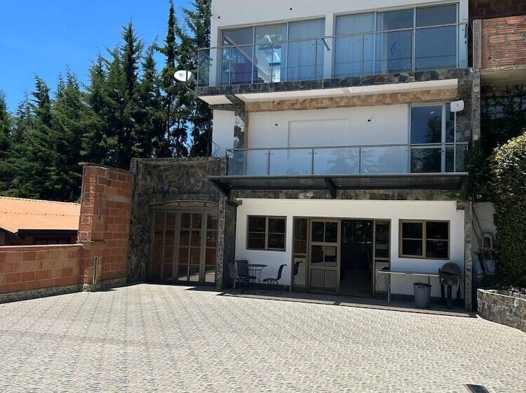 Отель Loma Encantada