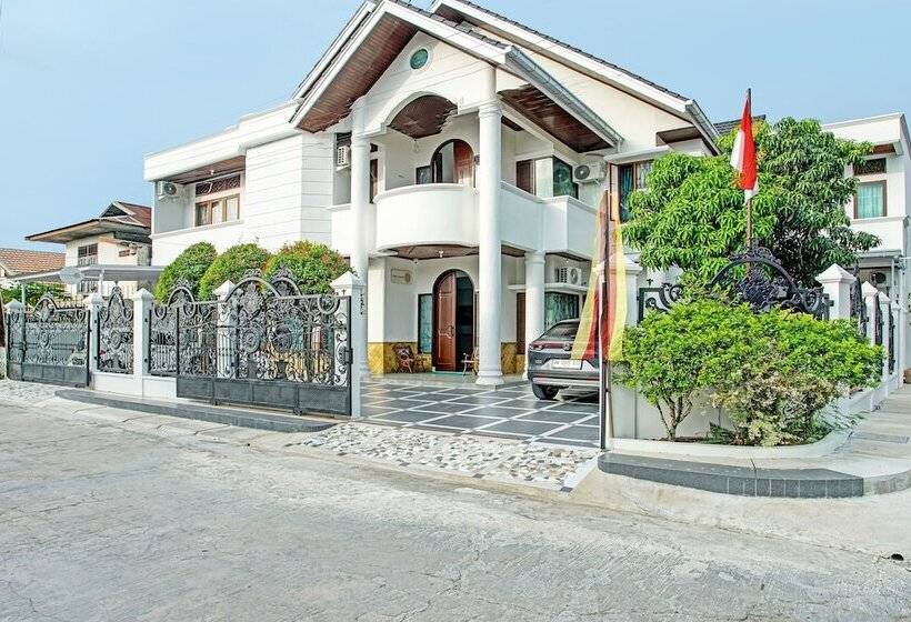 هتل Capital O 92990 Nena Kostel Syariah