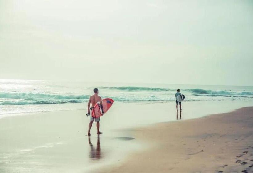 호텔 Nikara Beach Villas Arugambay