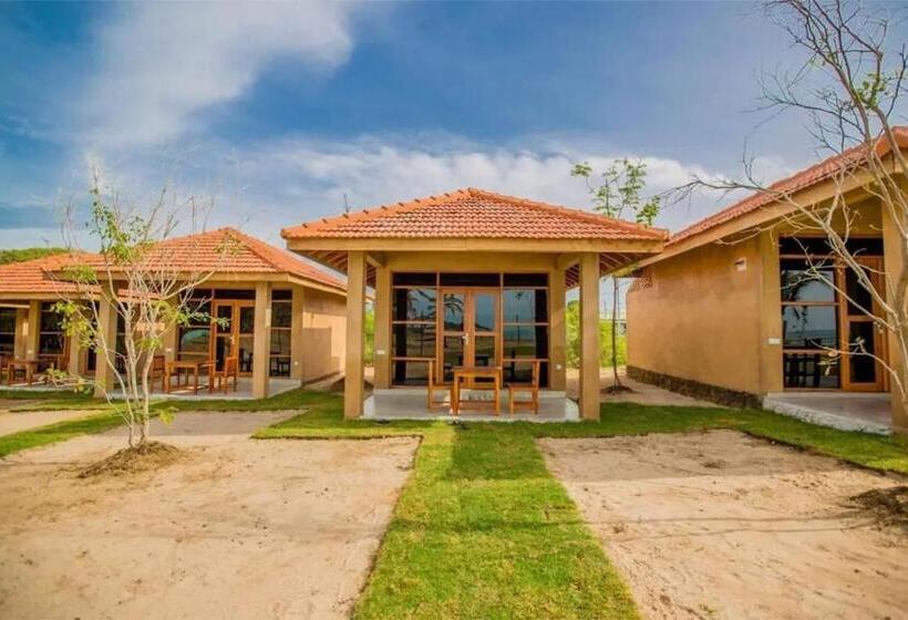 호텔 Nikara Beach Villas Arugambay