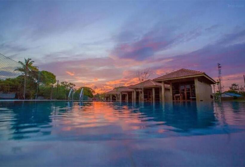 호텔 Nikara Beach Villas Arugambay