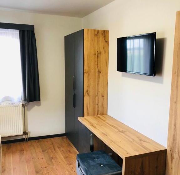 فندق Panzió Route 87