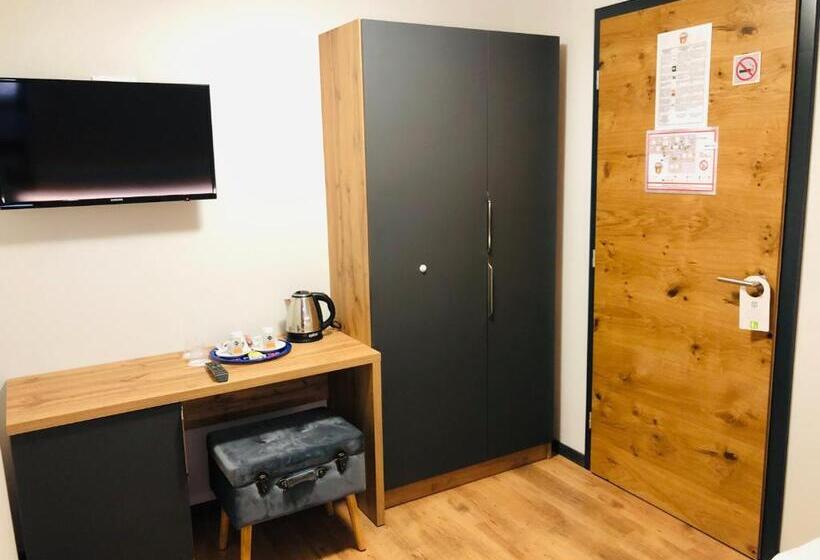 فندق Panzió Route 87