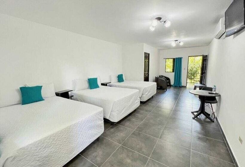 فندق Papaya Surf Garden