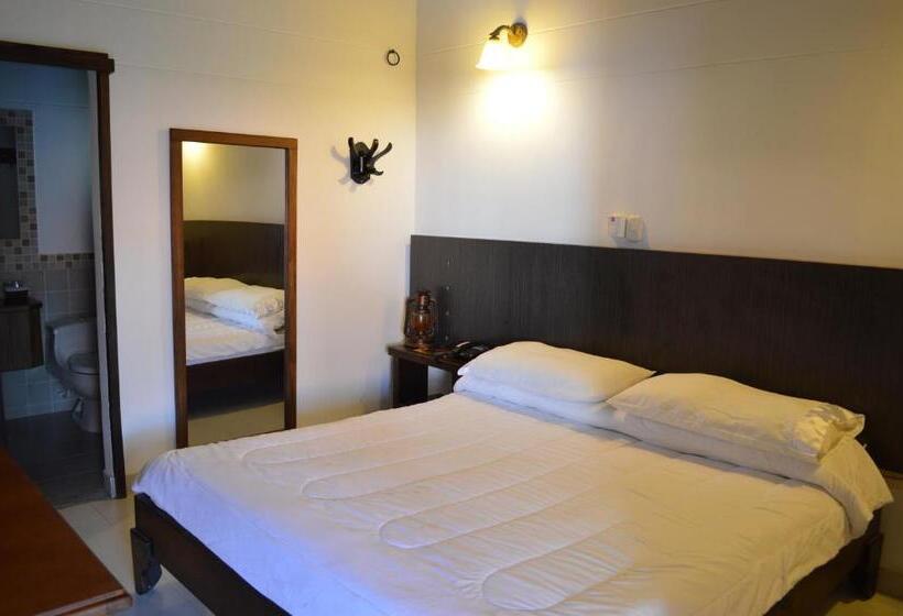 בית מלון כפרי Rancho Regis