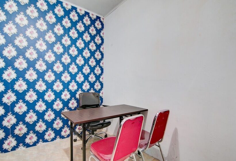 호텔 Raya Guest House Syariah By Oyo