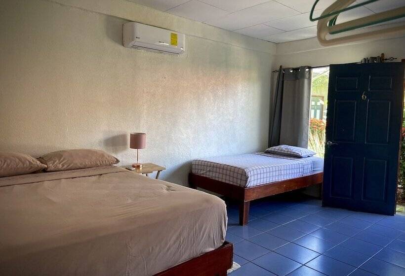 فندق Rooms & Pool Macaws