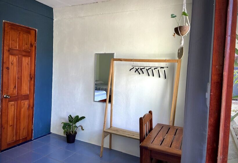 فندق Rooms & Pool Macaws