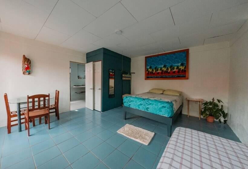 فندق Rooms & Pool Macaws