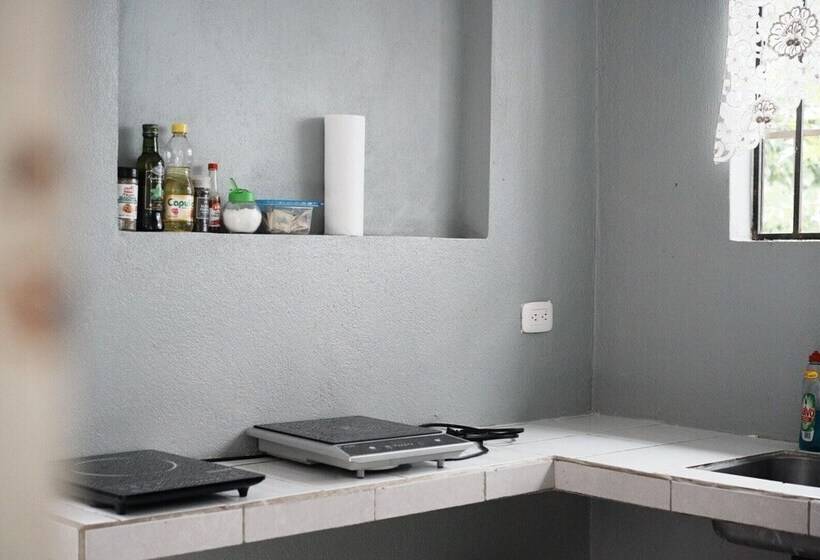 فندق Rooms & Pool Macaws