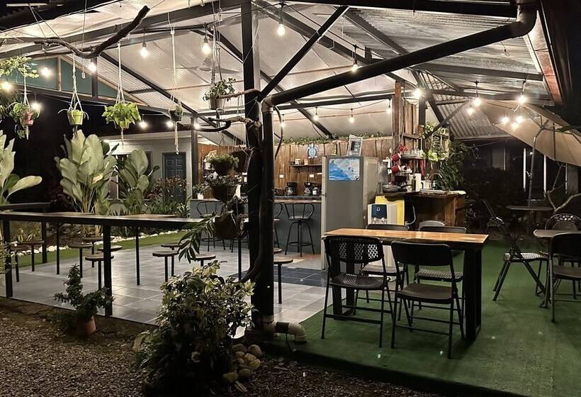 فندق Rooms & Pool Macaws