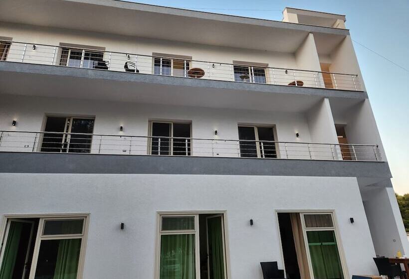 ホテル Sea Front Villa