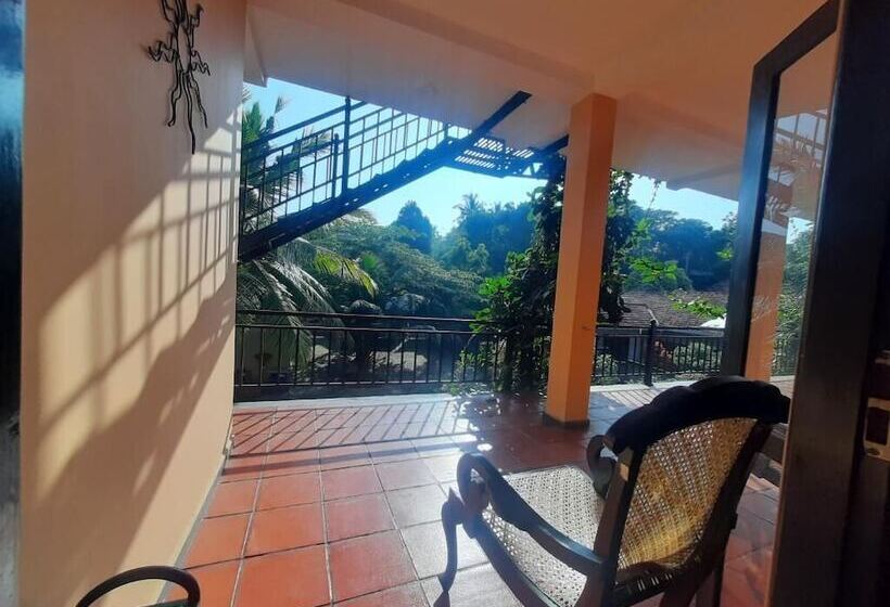 호텔 Serene Inn Kandana