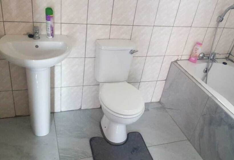 ホテル Shakwaneng Lodge