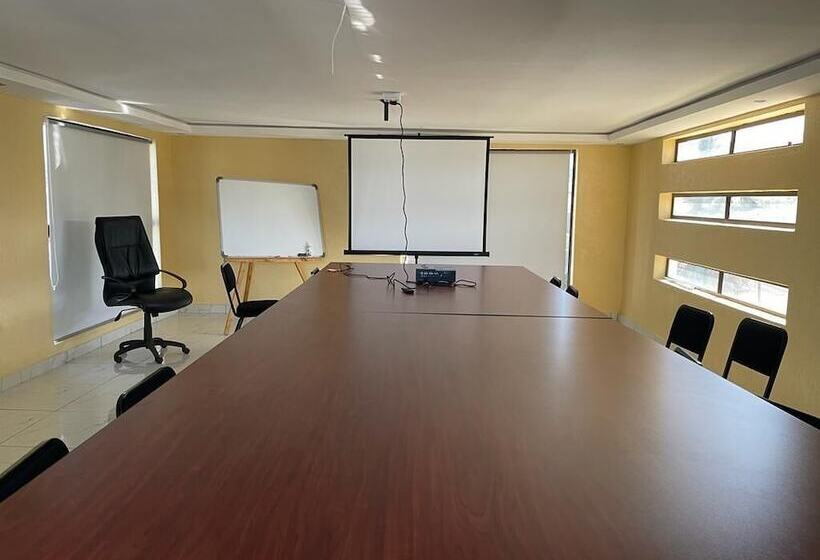 ホテル Shakwaneng Lodge