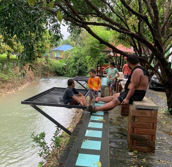 ホテル Somrudee Resort