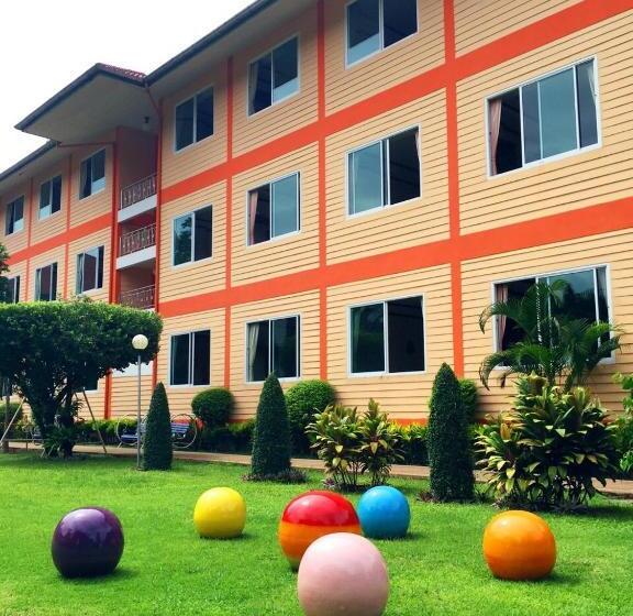 ホテル Somrudee Resort