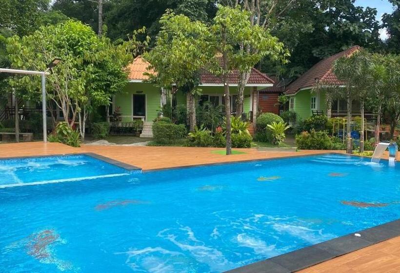 ホテル Somrudee Resort