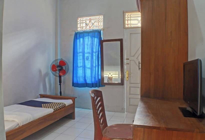 בית מלון כפרי Spot On 92834 Wisma Dira Tiara Syariah