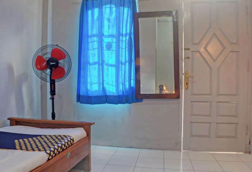 בית מלון כפרי Spot On 92834 Wisma Dira Tiara Syariah