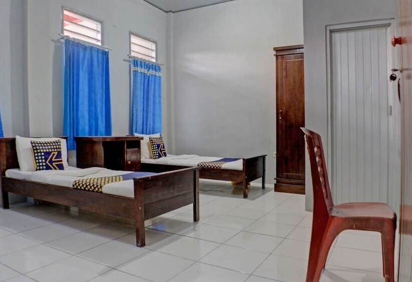 בית מלון כפרי Spot On 92834 Wisma Dira Tiara Syariah