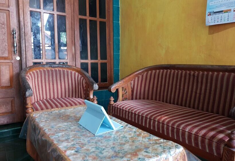 酒店 Spot On 92857 Kos Haji Jakfar Syariahnearpancoran Mas 25