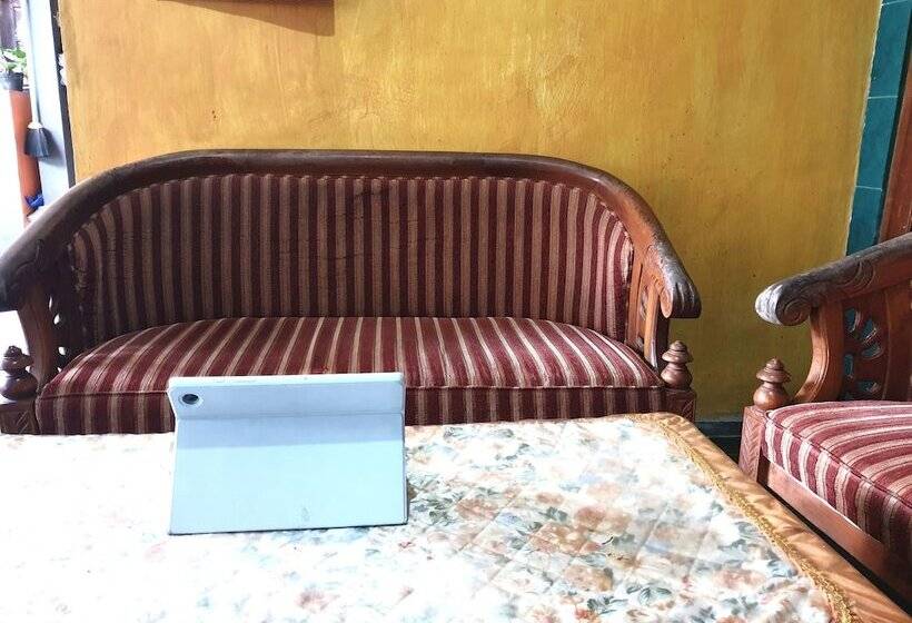 酒店 Spot On 92857 Kos Haji Jakfar Syariahnearpancoran Mas 25