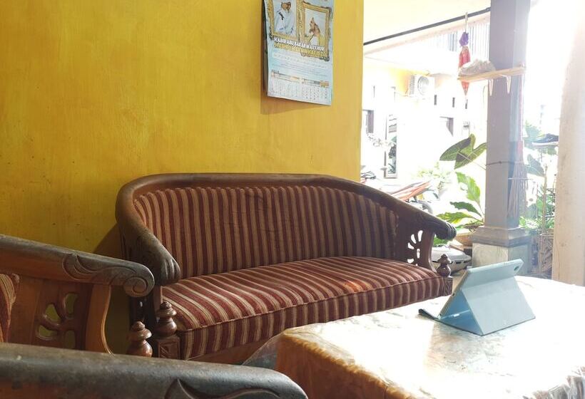 酒店 Spot On 92857 Kos Haji Jakfar Syariahnearpancoran Mas 25