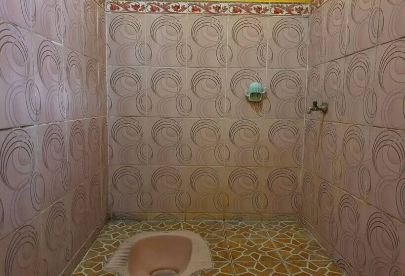 酒店 Spot On 92857 Kos Haji Jakfar Syariahnearpancoran Mas 25