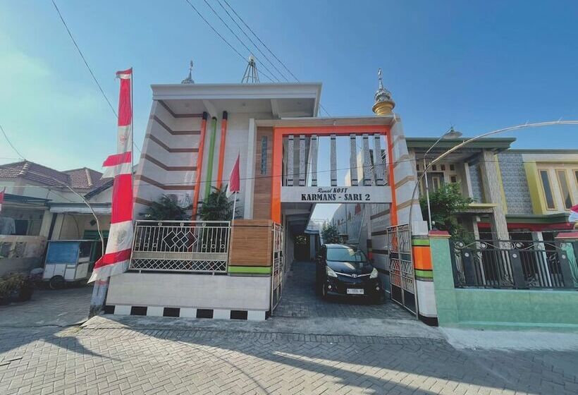 ホテル Spot On 93035 Karman S Sari Homestay Syariah