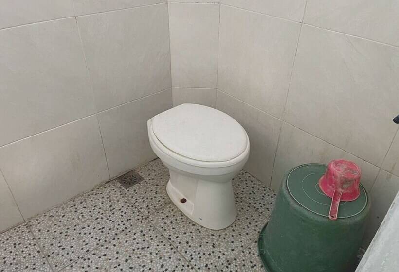 ホテル Spot On 93035 Karman S Sari Homestay Syariah