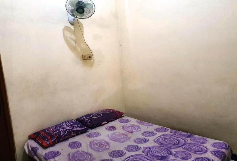 בית מלון כפרי Spot On 93531 Homestay Puri Indah Syariah