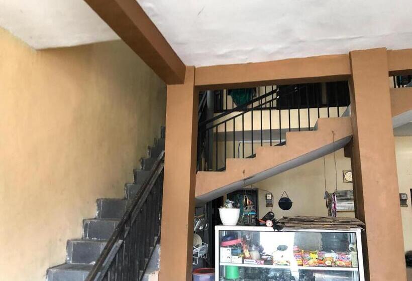 בית מלון כפרי Spot On 93531 Homestay Puri Indah Syariah