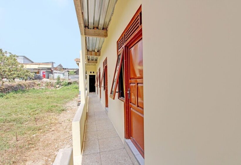 酒店 Spot On 92930 Syifa Guest House Syariah