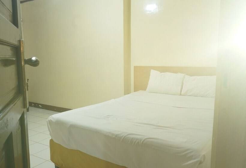 בית מלון כפרי Spot On 92549 Wisma Ribas Syariah