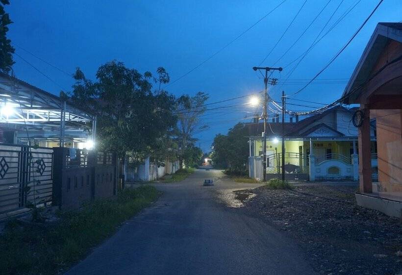 בית מלון כפרי Spot On 92549 Wisma Ribas Syariah