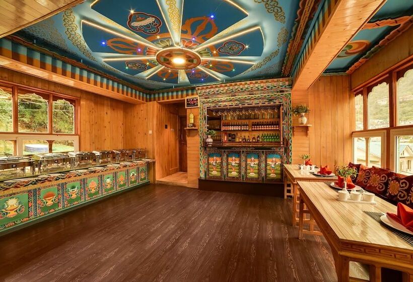 酒店 Summit Panghen Metok