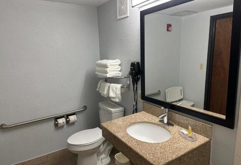 هتل Super 8 By Wyndham Alexandria La