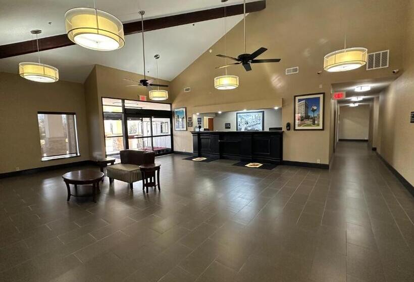 هتل Super 8 By Wyndham Alexandria La